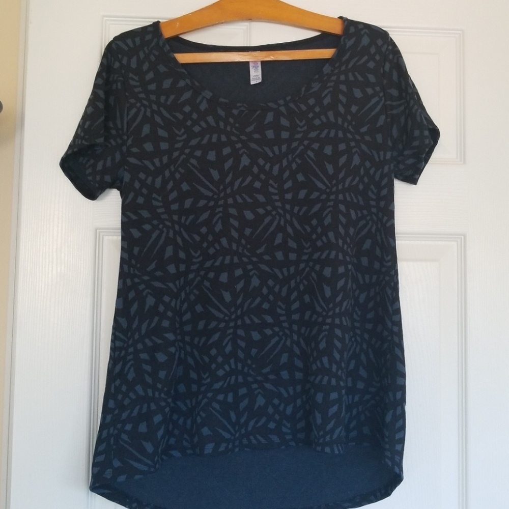 Small Lularoe Classic T